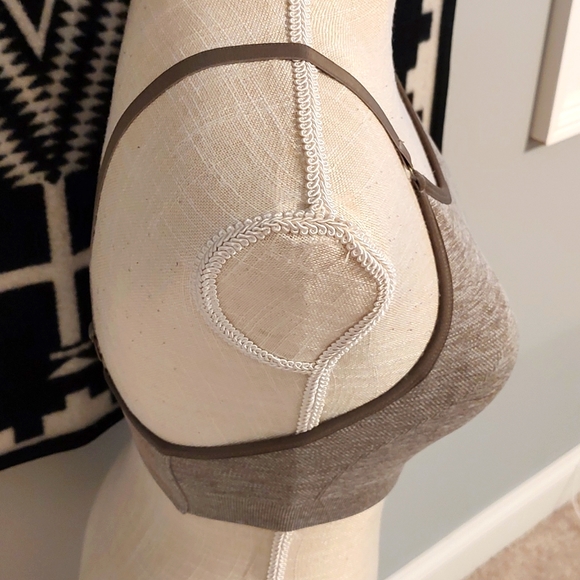 💐 EUC Gymshark Brand Ladie's Spandex Adjustable Back Workout Bra, Grey, Small - Picture 8 of 9